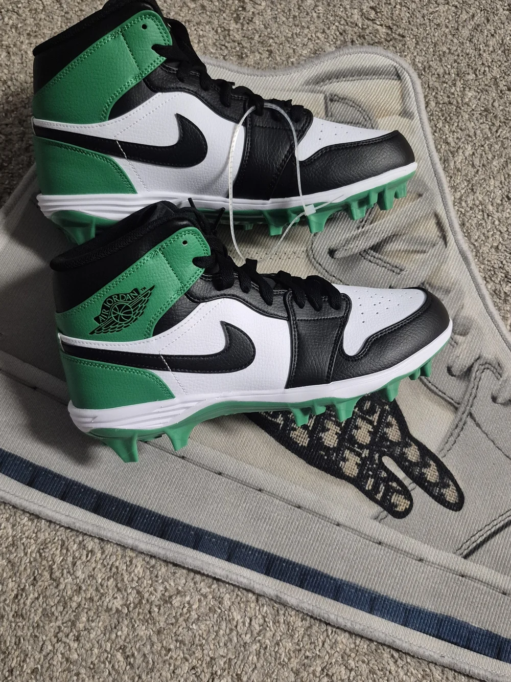 Jordan Mens Lucky Green Football Cleats Sz 9.5